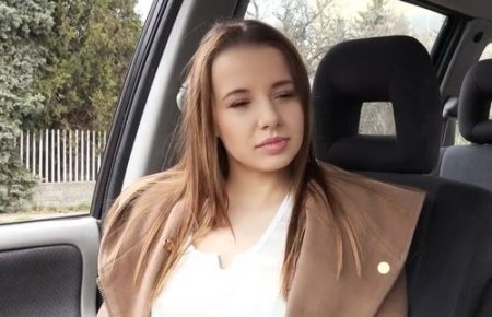Умелый пикапер развёл молодую милашку на минет и секс в машине