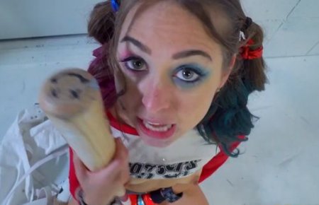 Злодейка из комиксов Харли Квинн - порно косплей в психушке