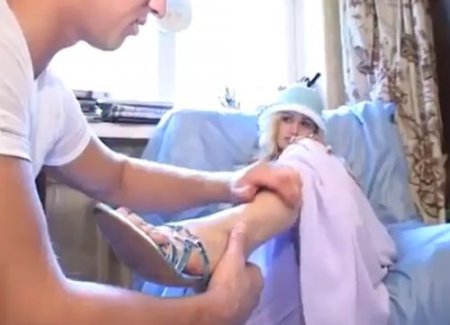 Пиздолиз психолог на приёме лижет красивой русской даме в шляпке