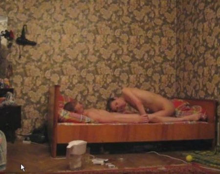 Частные русские поебушки молодой пары в домашнем беспорядке