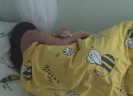 Фрагменты из личной жизни молодой пары дома и в туалете клуба