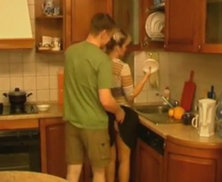 На кухне любимая мать и сама не прочь приёмному сыну дать