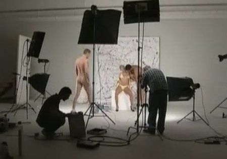 Двойное проникновение модели на xxx съёмках в порно фото студии