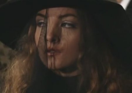 Красивая вдова ищет утешения - порнофильм с русскими субтитрами