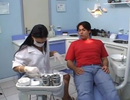 Пришёл на приём в кабинет девушки-стоматолога и получил секс