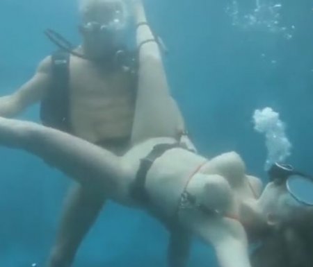 Подборка подводных оргазмов: актеры реально кончают под водой