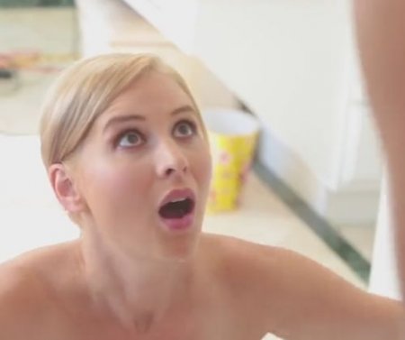 Молодая мачеха в душе перепутала член хитрого пасынка с мужем