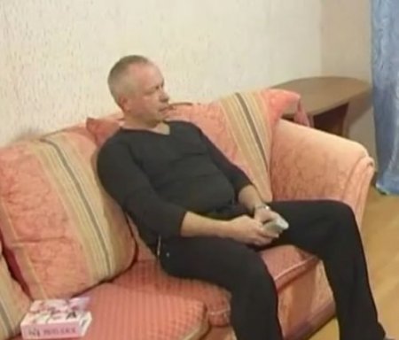 Приёмная дочь Маша получила втык от усатого папаши за ню портфолио