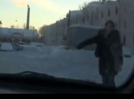 Девушка студентка случайно села в машину к русским парням пикаперам