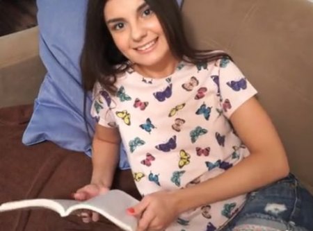 Кареглазая брюнетка не отказала себе в удовольствии заняться сексом