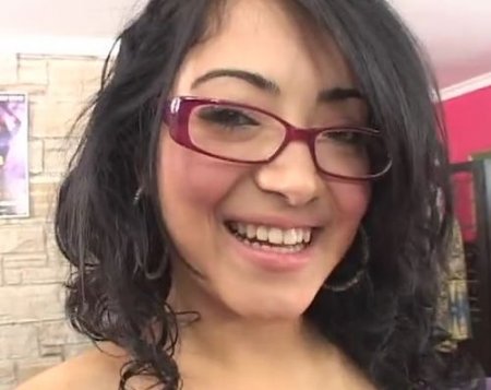 Мокрая и волосатая пизда девушки в очках - это то что надо члену Мокрая и волосатая пизда девушки в очках - это то что надо члену