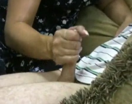 Кто если не мать будет дрочить сыну и помогать ему кончить? Кто если не мать будет дрочить сыну и помогать ему кончить?