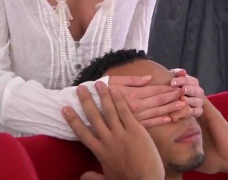 Задвинул член в жопу и отодрал девушку в белых обтягивающих штанах Задвинул член в жопу и отодрал девушку в белых обтягивающих штанах