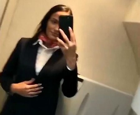 Запись привата с видеочата бортпроводницы: соло стюардессы в туалете Запись привата с видеочата бортпроводницы: соло стюардессы в туалете