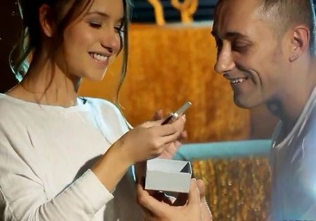 Отсосала и дала в романтическом сексе за новый айфон на Рождество