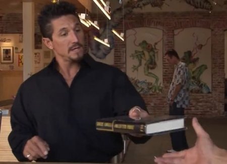 Мужик взял девушку «почитать» и трахнул прямо в книжном магазине