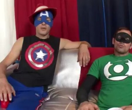 Вечеринка МЖМЖ вчетвером дома у подражателя капитана Америки