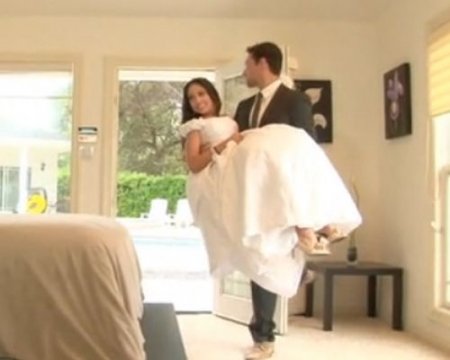 Первое порно с невестами - брачная ночь секса среди белого дня