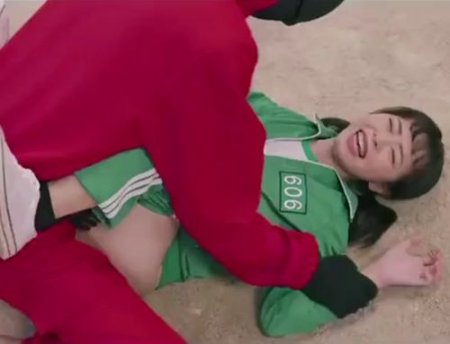 Первая игра в кальмара - порно пародия на сериал Нетфликс