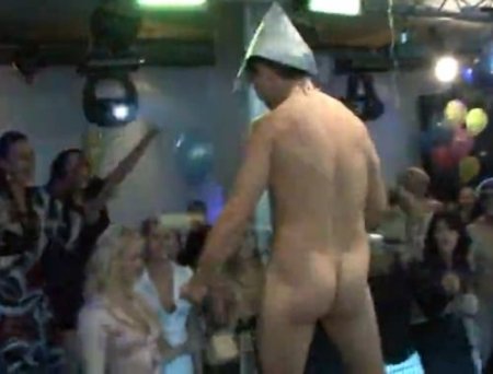 Реальная групповая порно вечеринка без тормозов в ночном клубе США