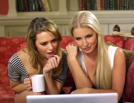 Жесткий хуй хорошего ебаря отъебал двух богатых хороших телок