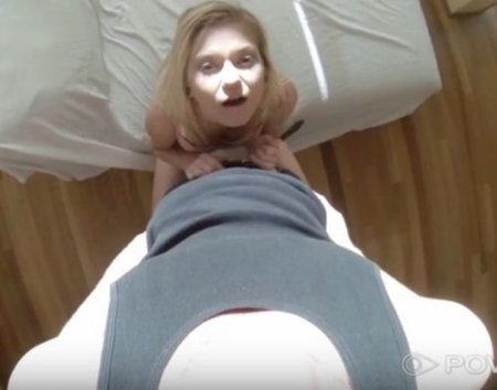 Подвёз девушку, чья машина сломалась на дороге, и трахнул