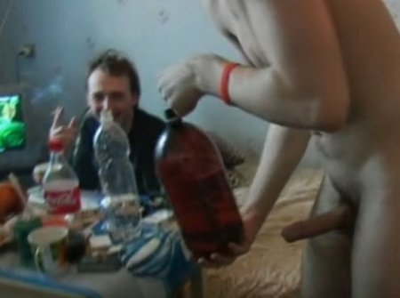 Всё что любят русские студенты это бухнуть и поебаться на тусе дома