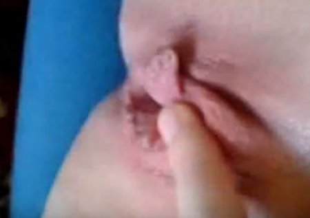 Молодая пизда на домашнюю вебку ласкает клитор пальчиком и кончает Молодая пизда на домашнюю вебку ласкает клитор пальчиком и кончает