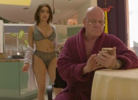 Изголодавшаяся по сексу молодая содержанка папика дорвалась до члена