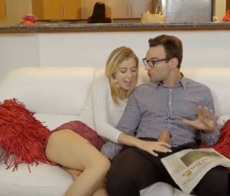 Семейная измена жене под одеялом с соблазнительницей падчерицей