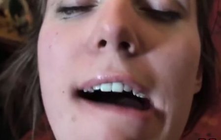 Молодая девушка не пожалела дырок на кастинге с мастером жесткого траха