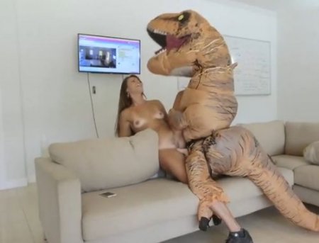 Член юрского периода - ролевой страпон-секс с дино